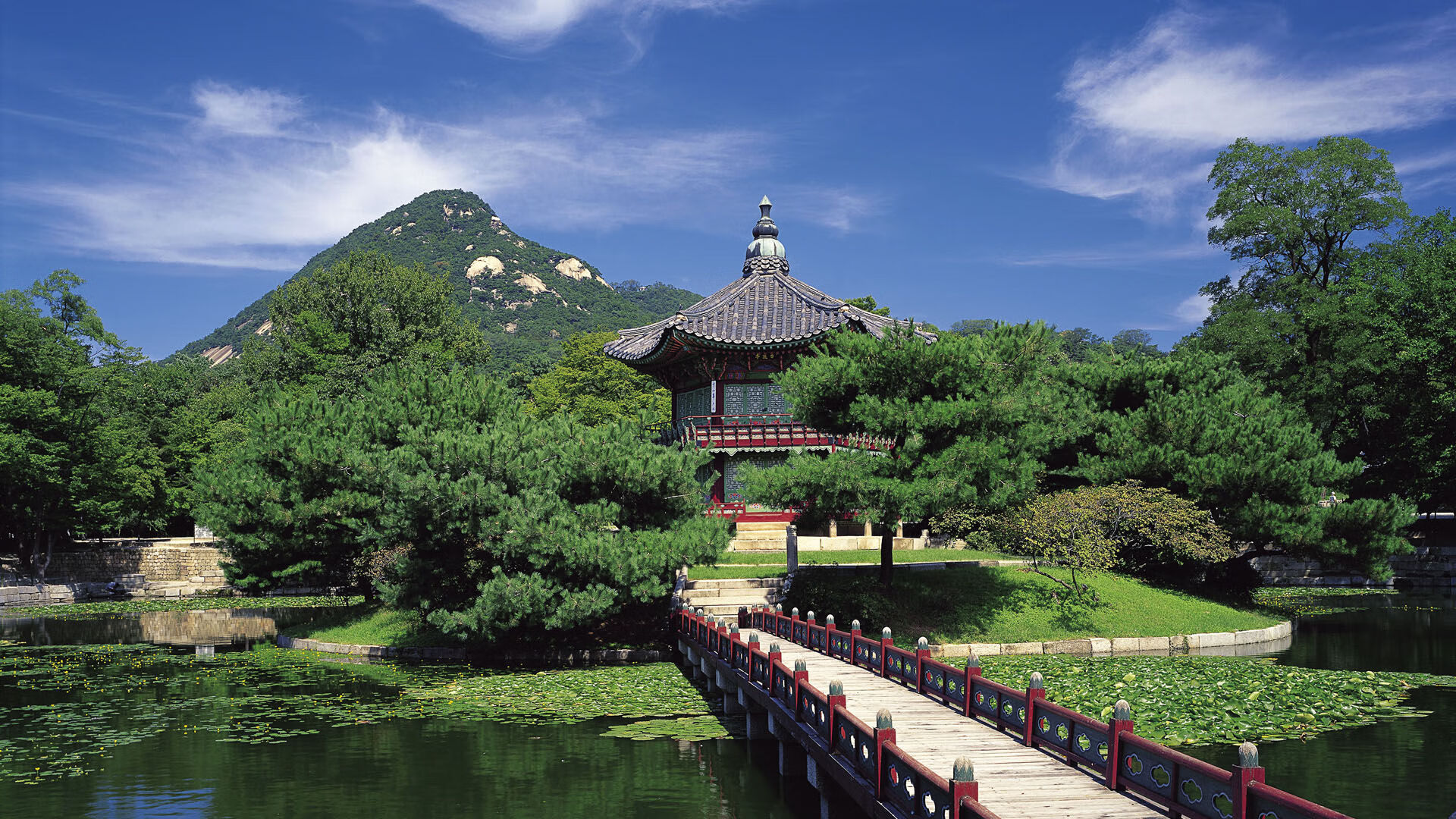 开云体育-网球大师赛：传奇选手再度问鼎王座，网球大师赛视频