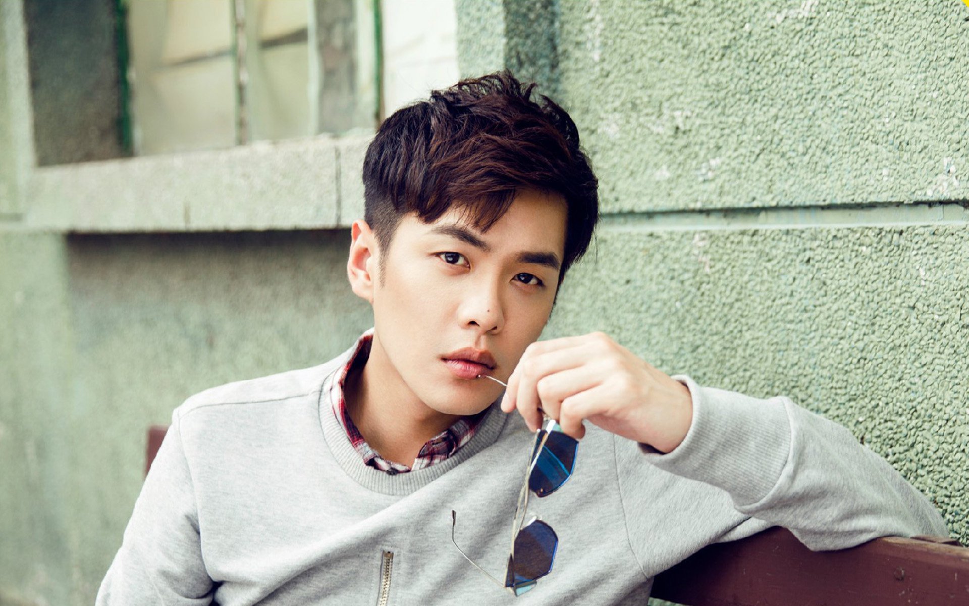 开云kaiyun-热门球队展现出色状态，卫冕之路开启！，足球卫冕冠军魔咒