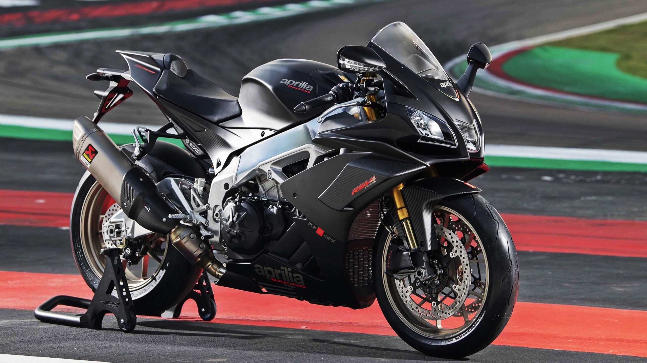 开云平台-巴黎圣日耳曼创队史最佳赛季战绩，连续18场不败登顶法甲，巴黎圣日耳曼队首发阵容